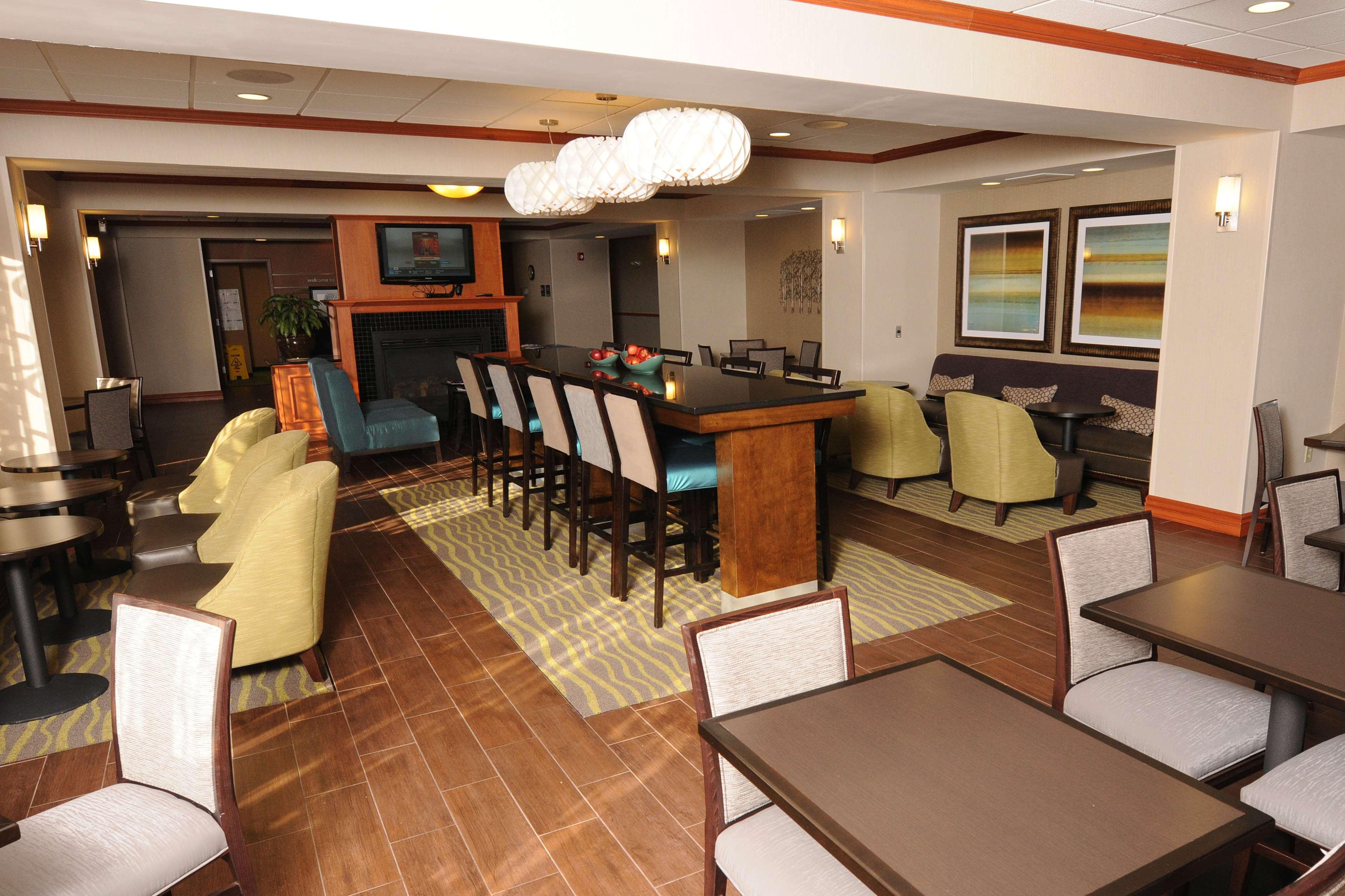 Newly Renovated Hampton Inn Omaha West Lakeside Екстериор снимка