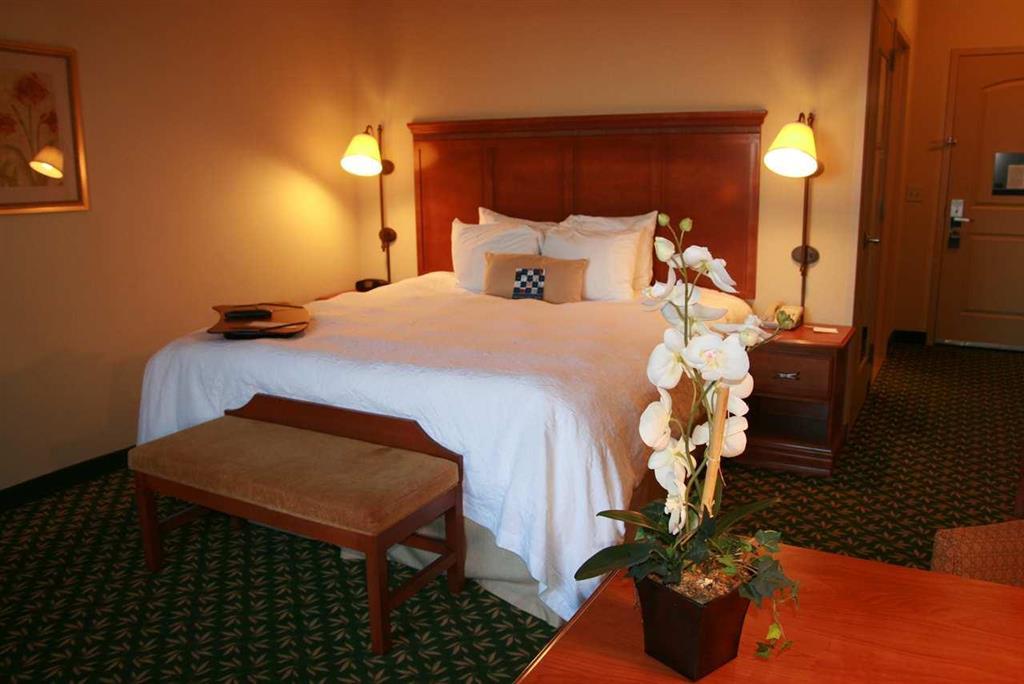 Newly Renovated Hampton Inn Omaha West Lakeside Стая снимка