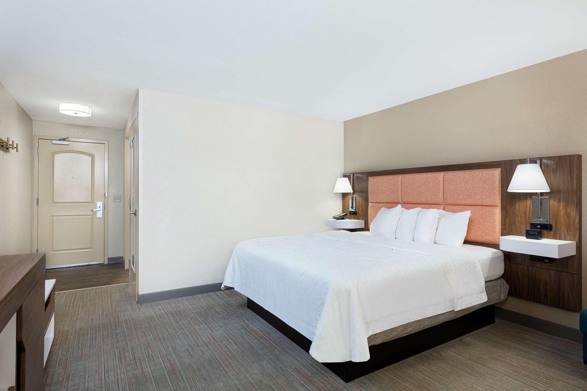 Newly Renovated Hampton Inn Omaha West Lakeside Екстериор снимка