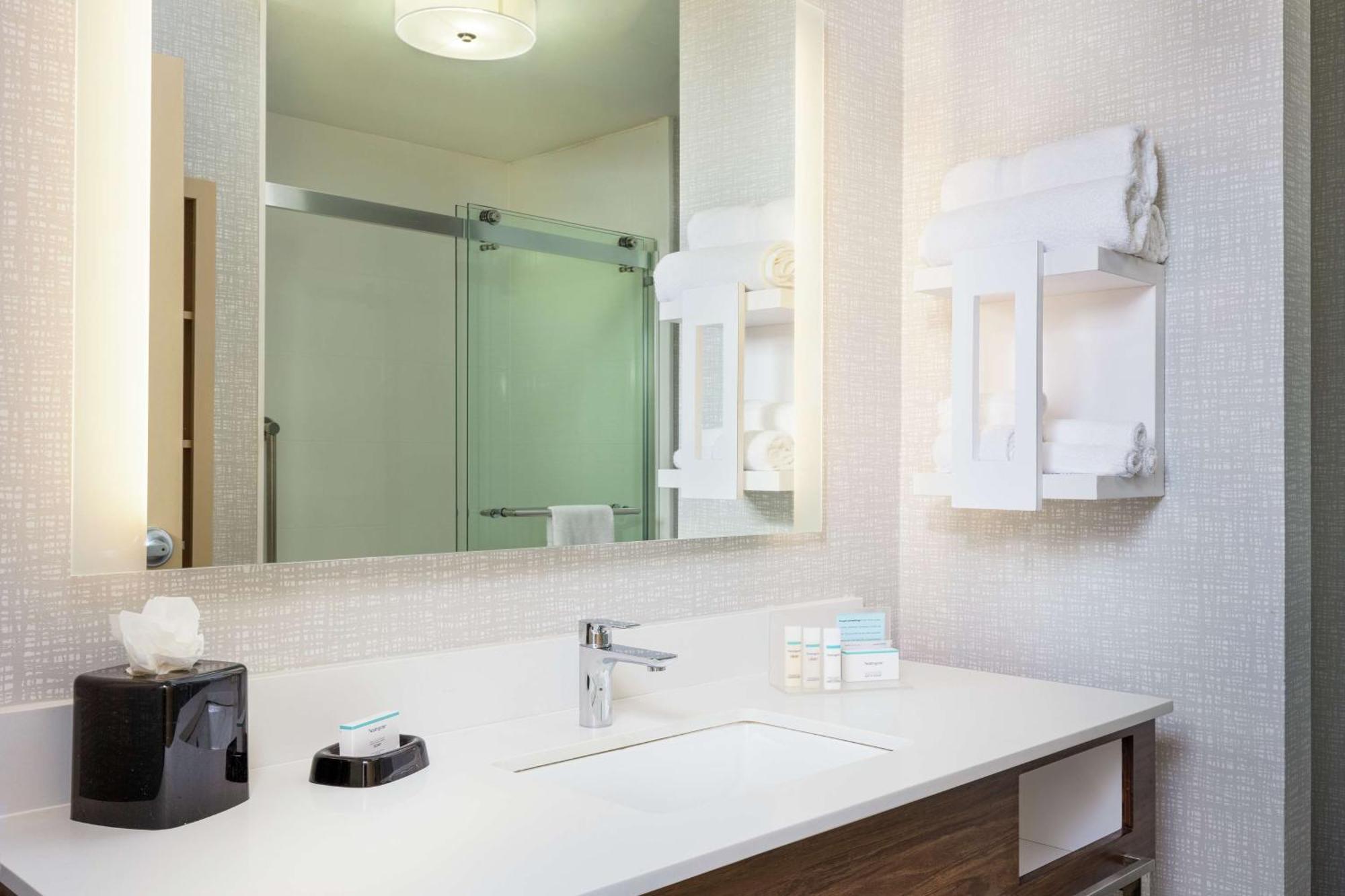 Newly Renovated Hampton Inn Omaha West Lakeside Екстериор снимка