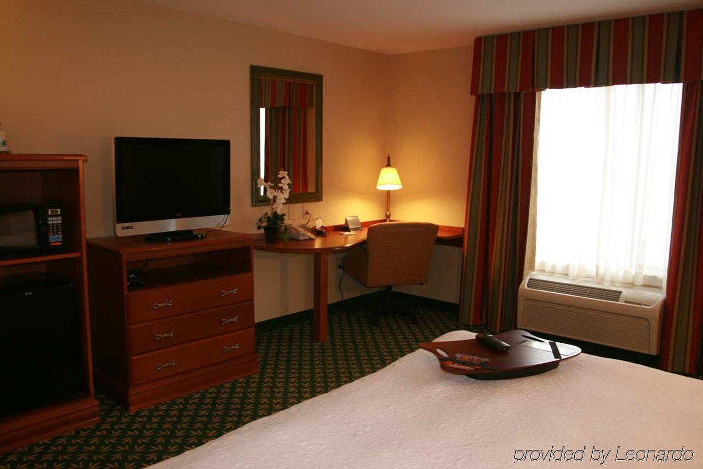 Newly Renovated Hampton Inn Omaha West Lakeside Стая снимка