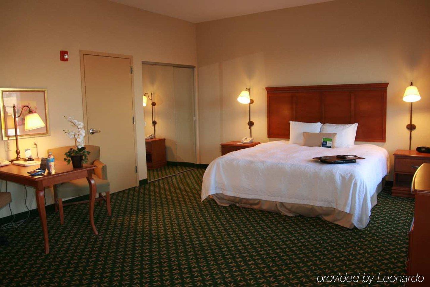 Newly Renovated Hampton Inn Omaha West Lakeside Стая снимка